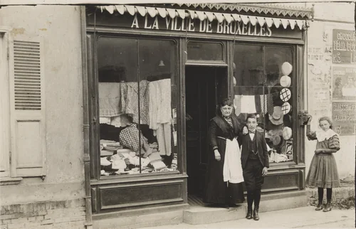 A la ville de Bruxelles by Unidentified Photographer, photograph, 1911