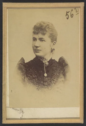 Pelgrom. Elise (femme Schouppe). Deux photographies, dont une légendée: Reprod. faite 22/2/93. by Alphonse Bertillon, photograph, 1893
