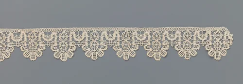 Strook kloskant met wielen en vijflobbige schulpen by anonymous, other, 1620-1630