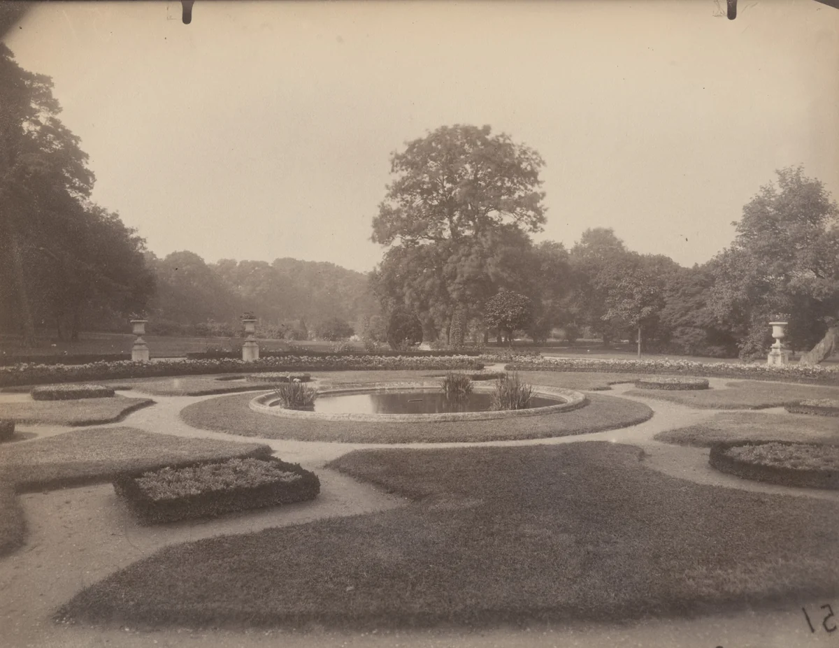 Bagatelle by Eugène Atget, photograph, 1923