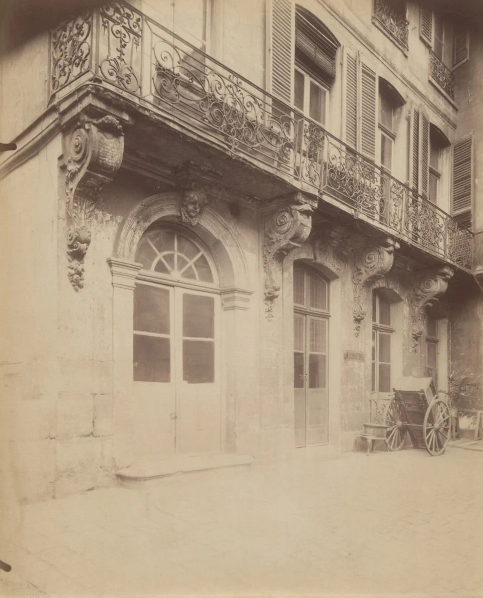 Balcon, 21 rue Poissonnière by Eugène Atget, photograph, 1905