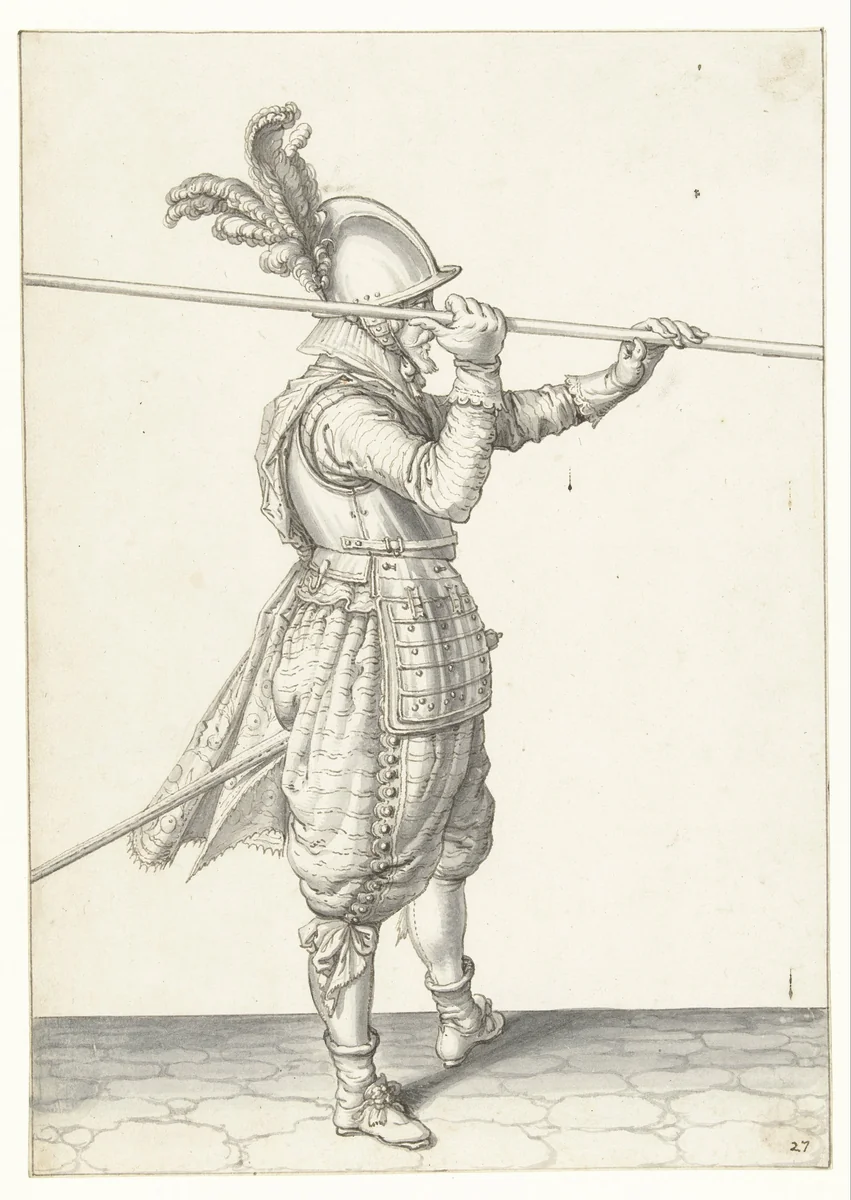 Soldaat die zijn spies met beide handen horizontaal boven zijn rechterschouder tilt by Jacques de Gheyn, drawing, 1596-1606