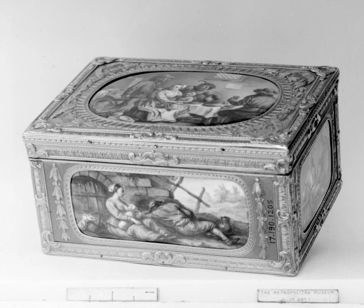 Snuffbox with genre scenes by Jean Ducrollay, metalwork, 1758-1759