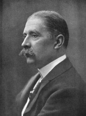 Portrait of Leslie Matthew