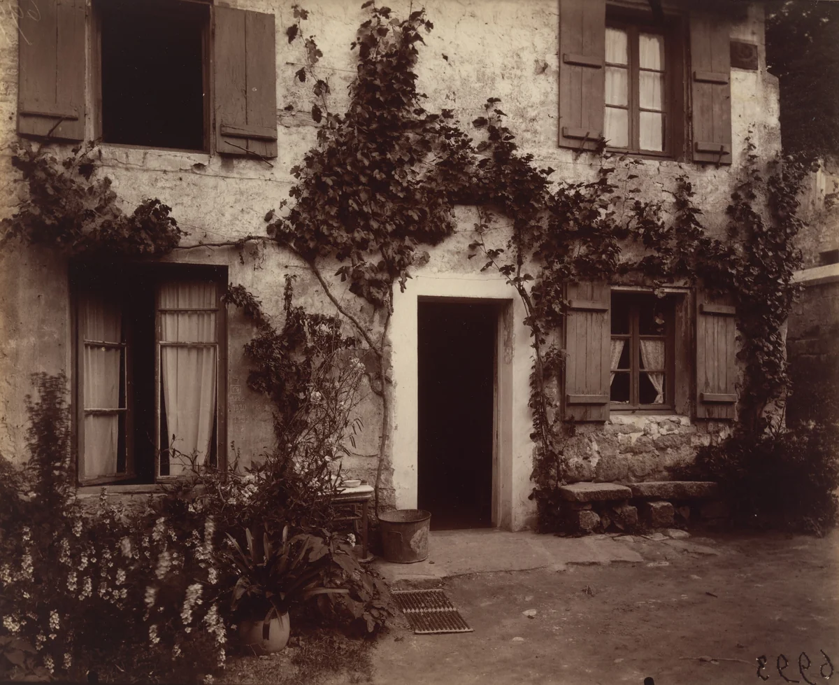 Auvers-sur-Oise (vieille ferme) by Eugène Atget, photograph, 1922