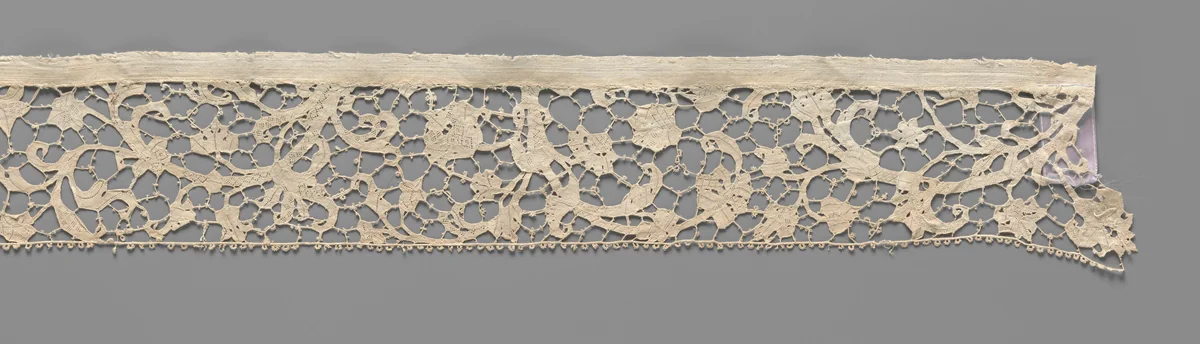 Strook naaldkant met drie verschillende bloemenranken by anonymous, other, 1650-1699