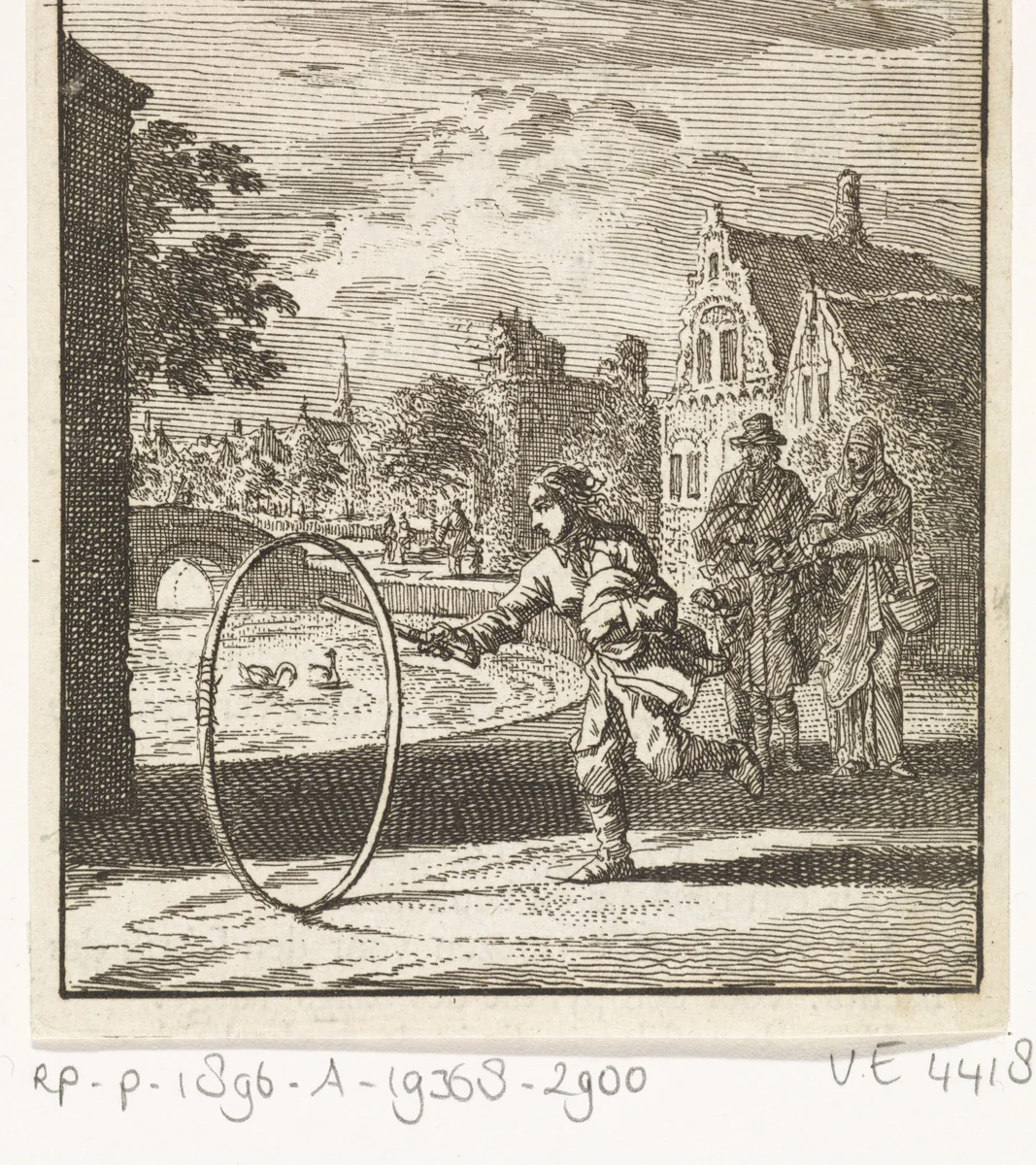 Kind spelend met een hoepel by Jan Luyken, print, 1712