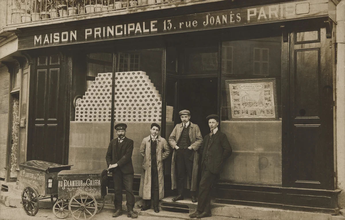 Au Planteur de Caïffa, Paris by Unidentified Photographer, photograph, 1905