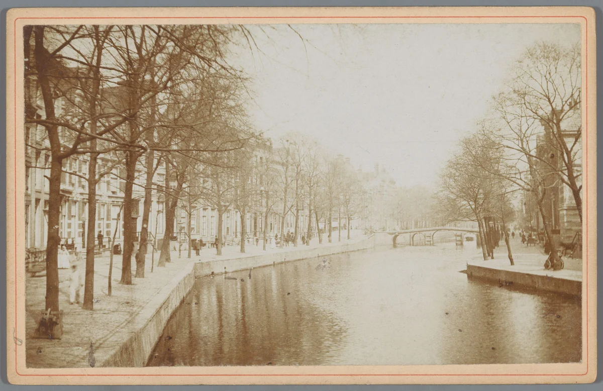 Gezicht op de Herengracht in Amsterdam vanaf de Raadhuisstraat by anonymous, photograph, 1880-1900