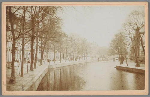 Gezicht op de Herengracht in Amsterdam vanaf de Raadhuisstraat by anonymous, photograph, 1880-1900