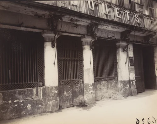 67 Rue de Turenne by Eugène Atget, photograph, 1922