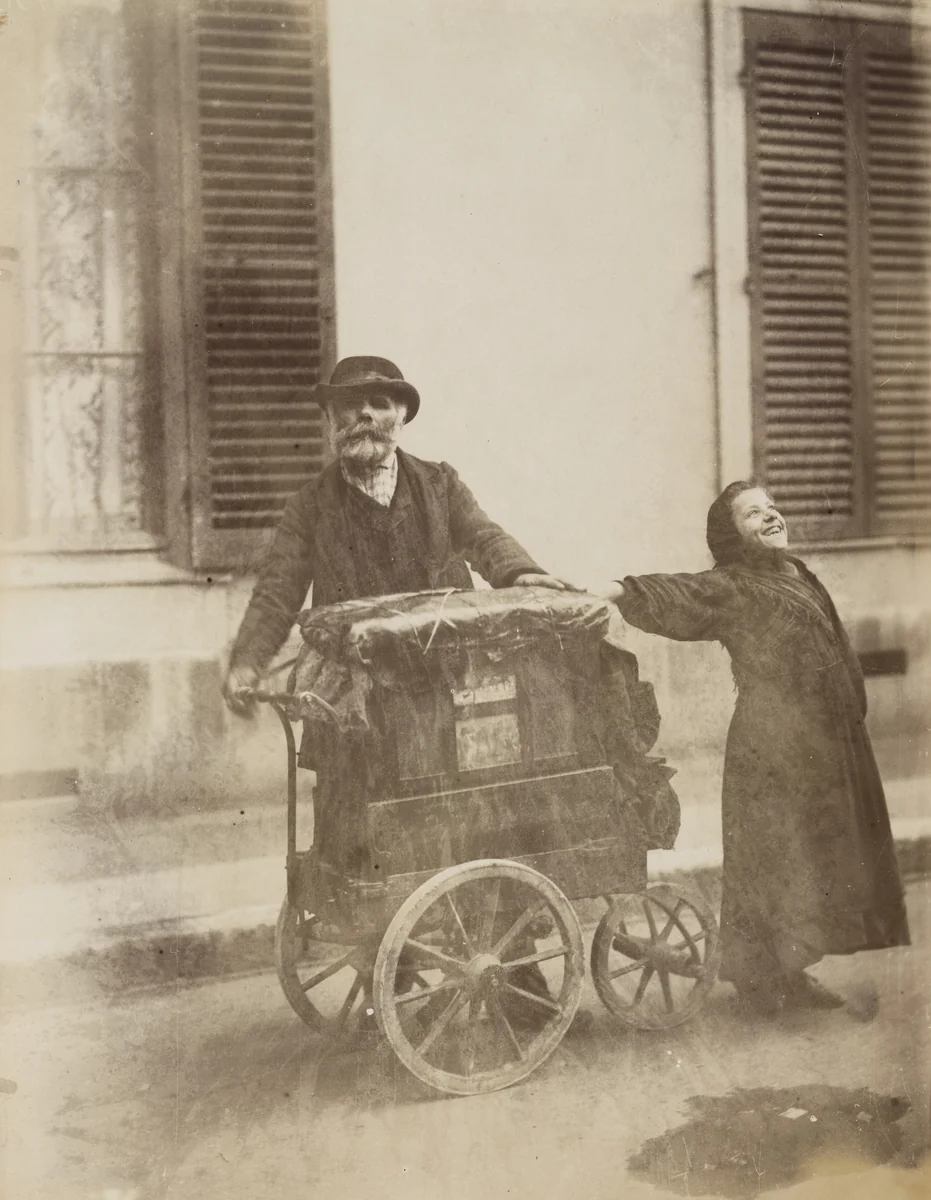 Joueur d'orgue by Eugène Atget, photograph, 1898