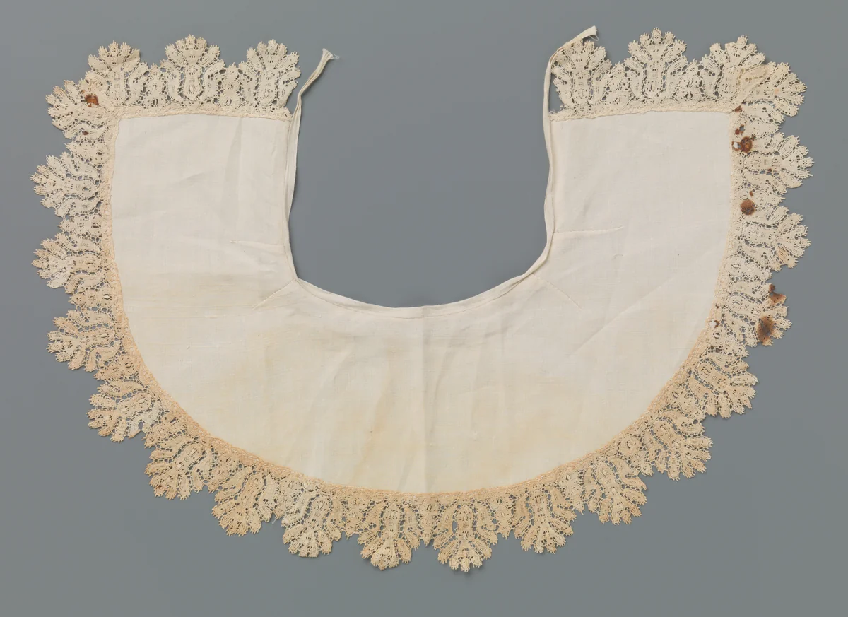 Strook kloskant met distels in symmetrische schulpen by anonymous, print, 1685-1699