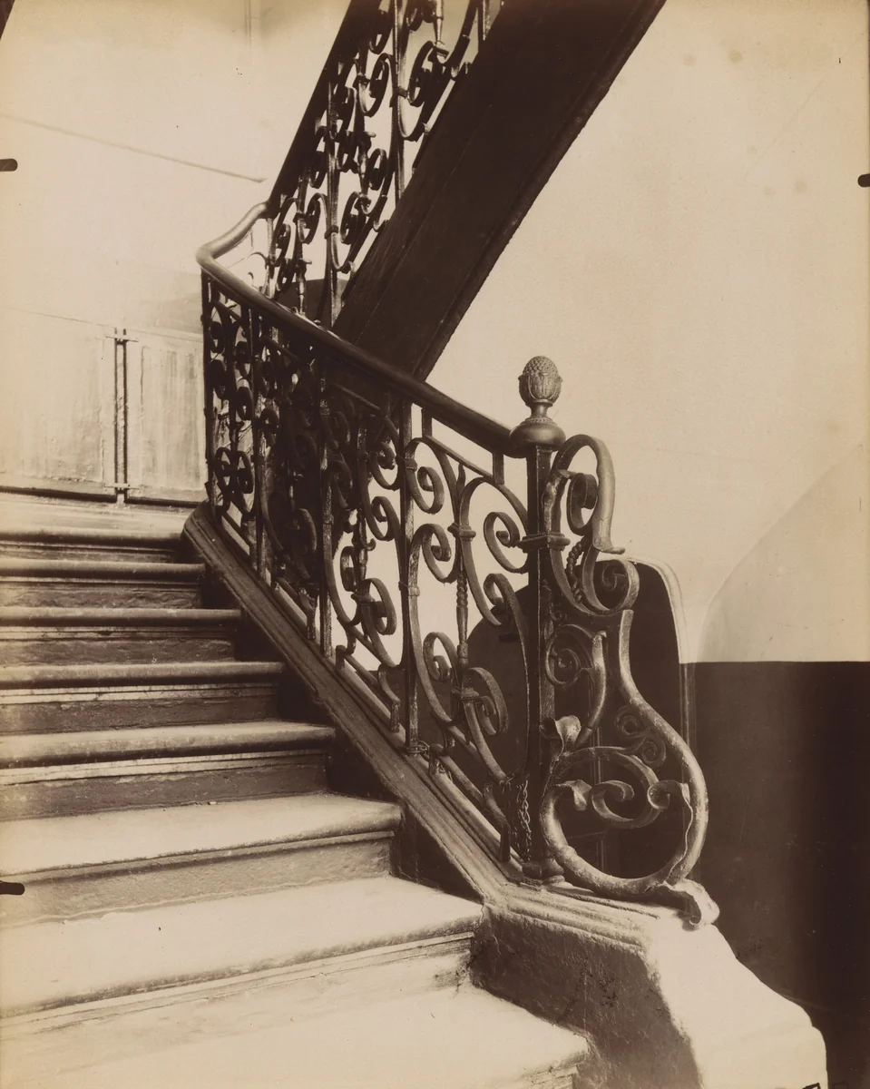 6 Rue de Fourcy by Eugène Atget, photograph, 1910