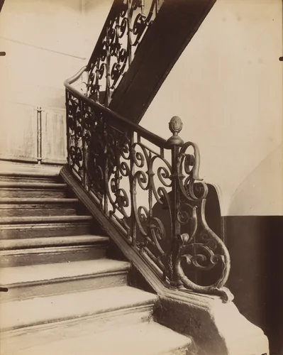 6 Rue de Fourcy by Eugène Atget, photograph, 1910