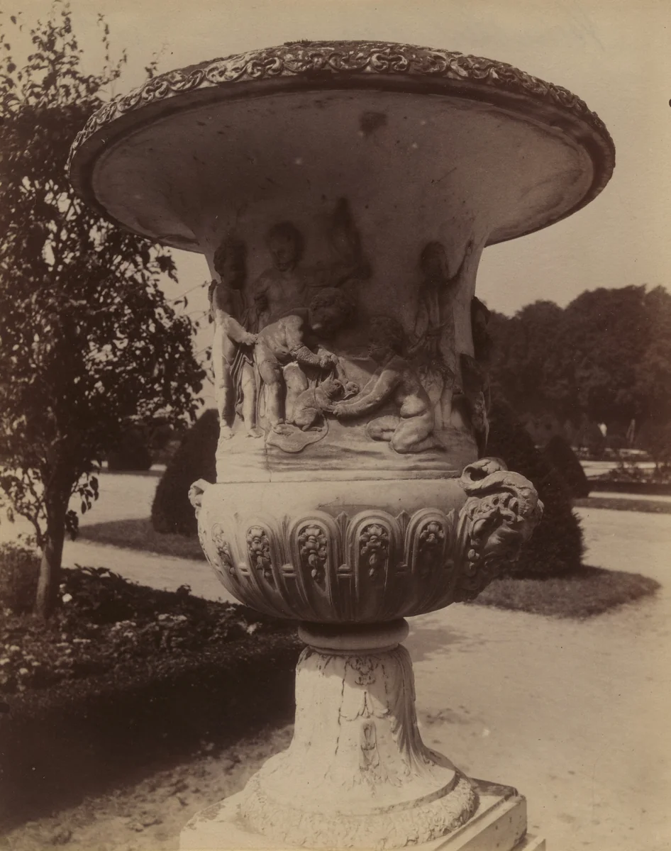 Versailles, vase by Eugène Atget, photograph, 1905