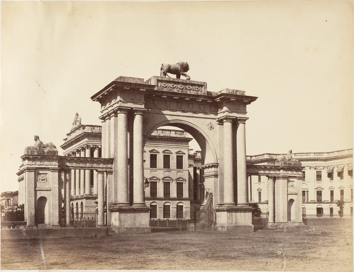 Gateway to Government House, Calcutta by R. B. Hill, photograph, 1850-1859
