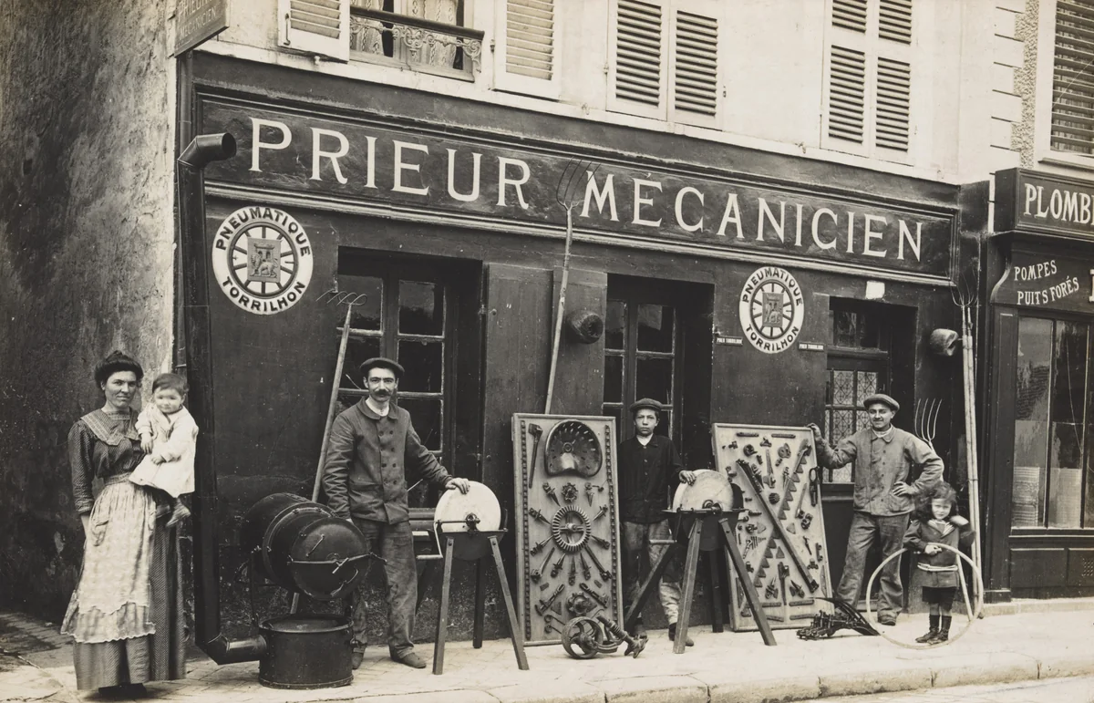 Prieur mécanicien, Bray-sur-Seine by Unidentified Photographer, photograph, 1905