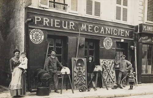 Prieur mécanicien, Bray-sur-Seine by Unidentified Photographer, photograph, 1905