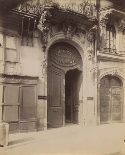 13 Quai Voltaire. Ancien couvent des Théatins by Eugène Atget, photograph, 1912