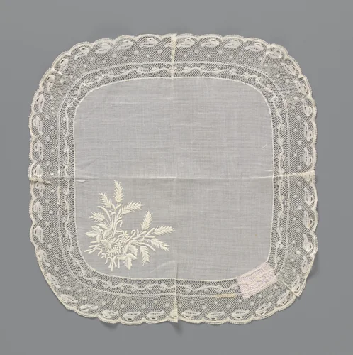 Zakdoek van batist met in één hoek geborduurde korenaren en rondom afgewerkt met een rand machinale kant by anonymous, textile, 1875-1899