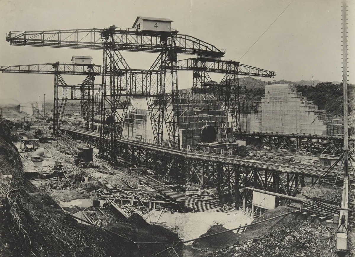 Pedro Miguel locks. Constructing center wall and west side wall by Unidentified Photographer, photograph, 1910