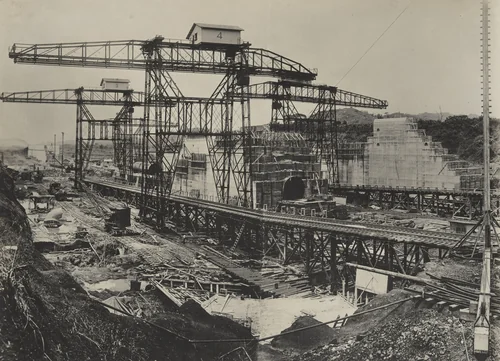 Pedro Miguel locks. Constructing center wall and west side wall by Unidentified Photographer, photograph, 1910