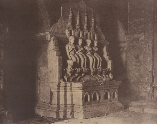 No. 23. Pugahm Myo [Pagan]. Figures in Damayangyee Pagoda [Dhamma-yan-gyi]. by Linnaeus Tripe, photograph, 1855