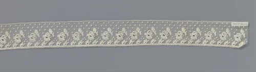 Strook kloskant met hangend madeliefje onder strooipatroon van vierkante moesjes by anonymous, other, 1830-1849