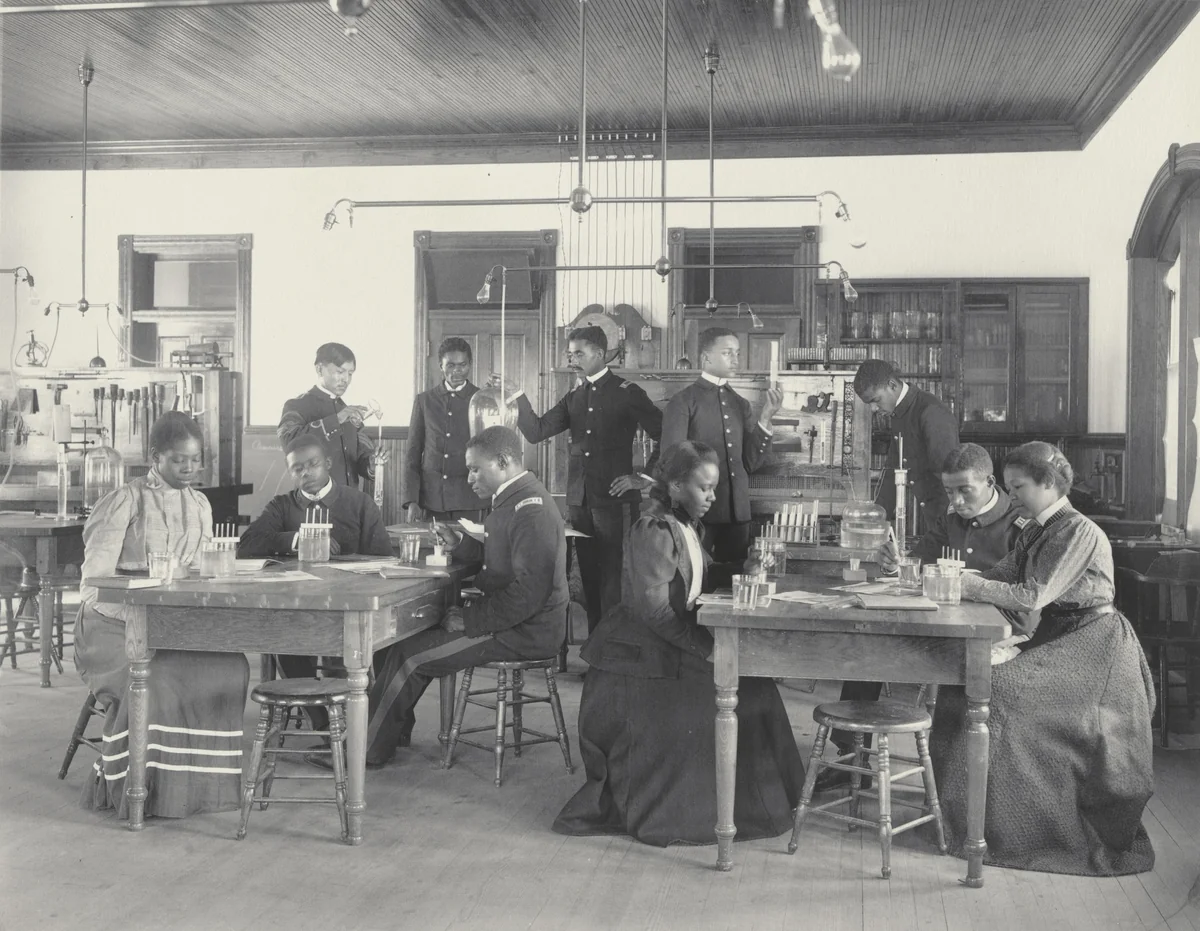 Physics. Seniors studying osmose by Frances Benjamin Johnston, photograph, 1899