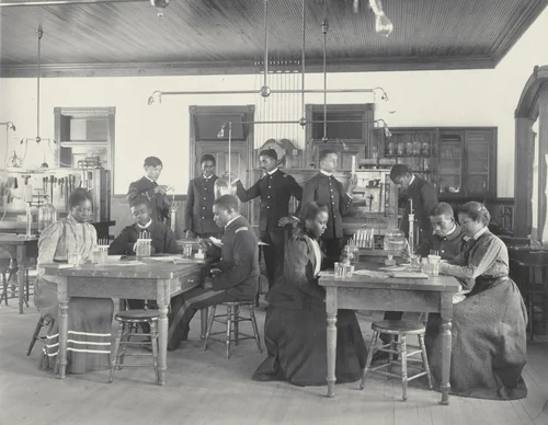 Physics. Seniors studying osmose by Frances Benjamin Johnston, photograph, 1899