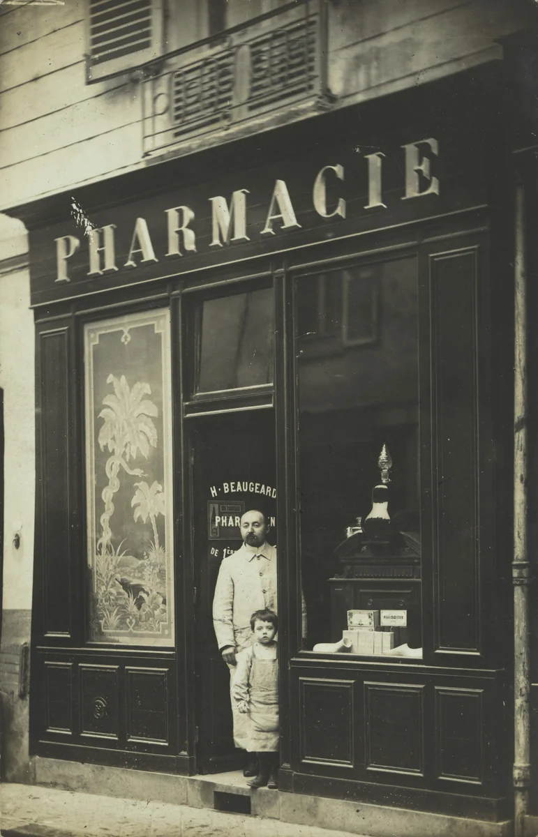 Pharmacie H. Beaugeard, Plaque Guilleminot, Le Pecq by Unidentified Photographer, photograph, 1906