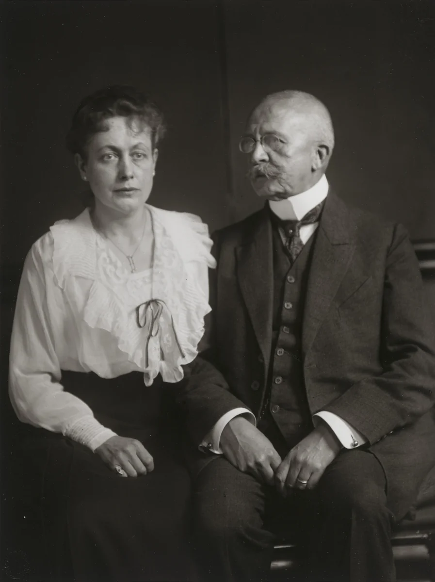 Middle-class Couple by August Sander, photograph, 1922