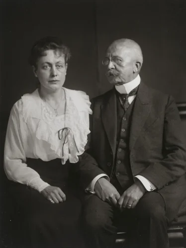 Middle-class Couple by August Sander, photograph, 1922