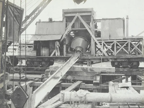 Panama R.R. new docks. Sealing Caissons. Pier No. 7 by Unidentified Photographer, photograph, 1915