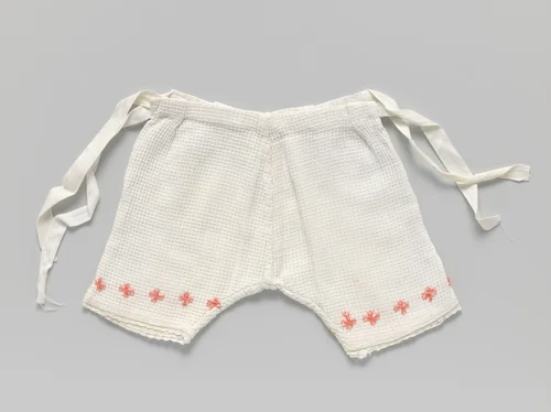 Broek met korte pijpen, van wafeltjesgoed met roze bloemen by P. Titjen-Baas, other, 1910