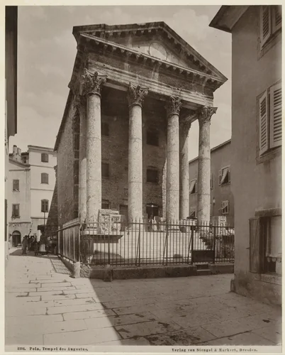 Tempel van Augustus te Pula by anonymous, print, 1885-1889