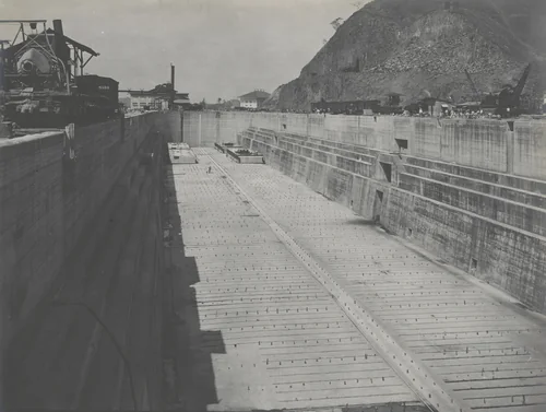 Balboa Terminals. Dry Dock #1. Ready to be flooded by Unidentified Photographer, photograph, 1916