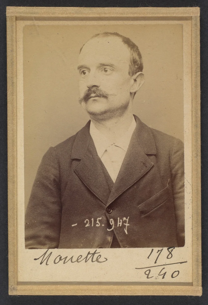 Mouette. Charles. 32 ans, né à Paris Ile. Peintre en bâtiment. Association de malfaiteurs. 20/3/94. by Alphonse Bertillon, photograph, 1894