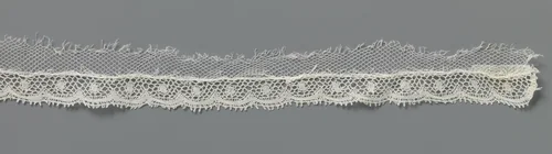 Strook kloskant met stip in schulp by anonymous, other, 1880-1914