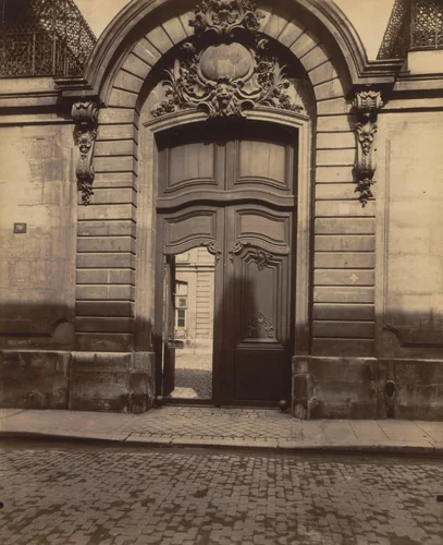 Hôtel de la comtesse de Verrue - Rue du Regard, 1 by Eugène Atget, photograph, 1902