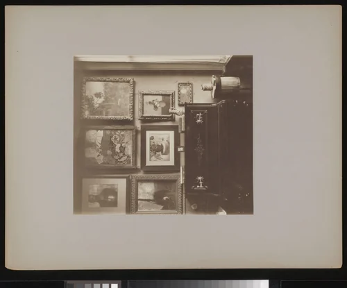 Interieur van Stadhouderskade 56, het woonhuis van Andries Bonger in Amsterdam, met schilderijen van Odilon Redon aan de muur by Willem Jan Gerrit van Meurs, photograph, 1904