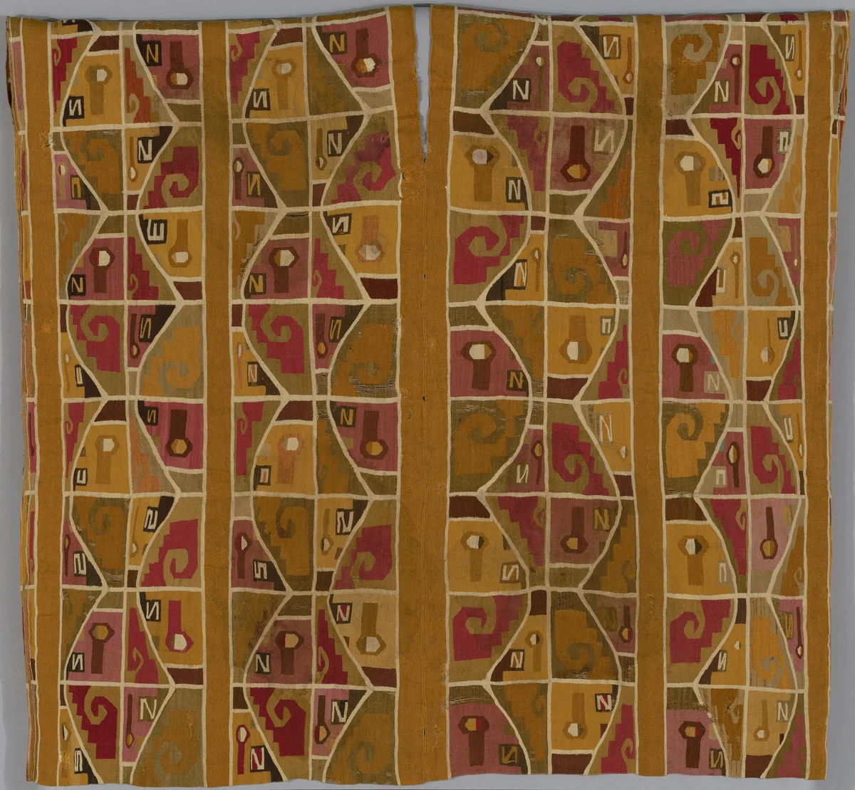 Tunic by Wari Nazca Valley, textile, 600-800