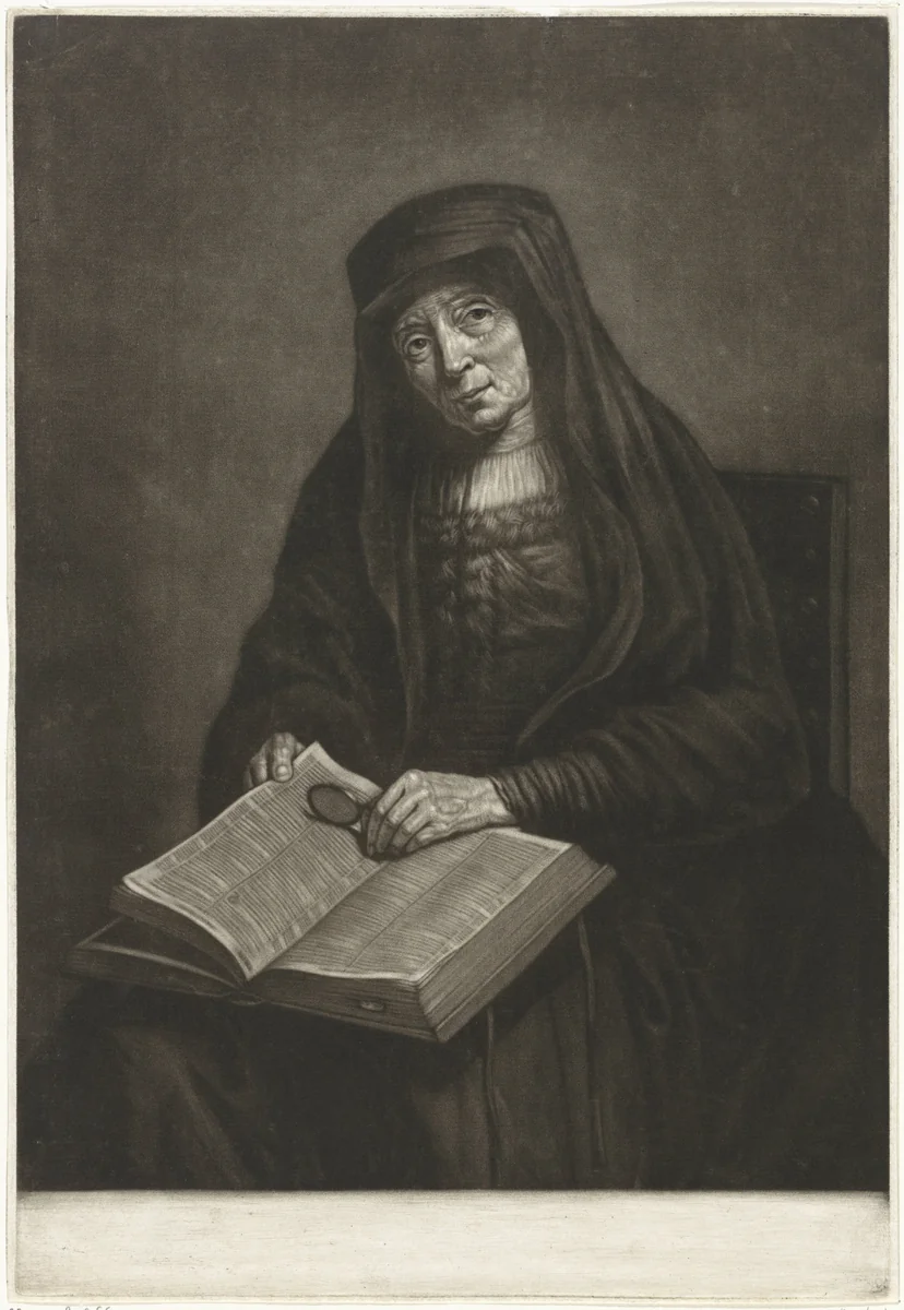 Oude vrouw met bijbel op de schoot, mogelijk de moeder van Rembrandt by Pieter Louw, print, 1743-1800