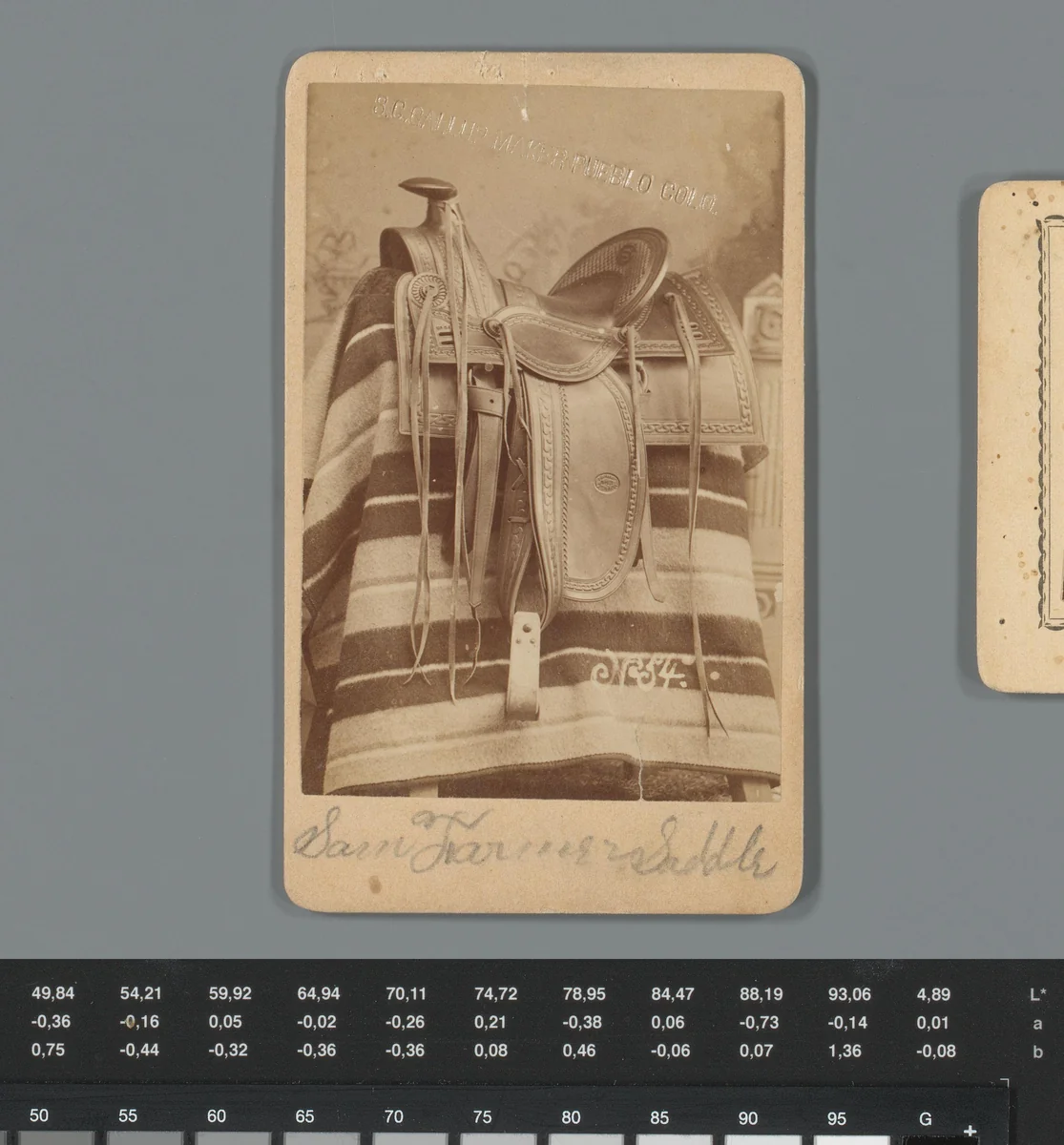 Reclame voor een zadel van S.C. Gallup Maker in Pueblo, Colorado by anonymous, photograph, 1850-1915