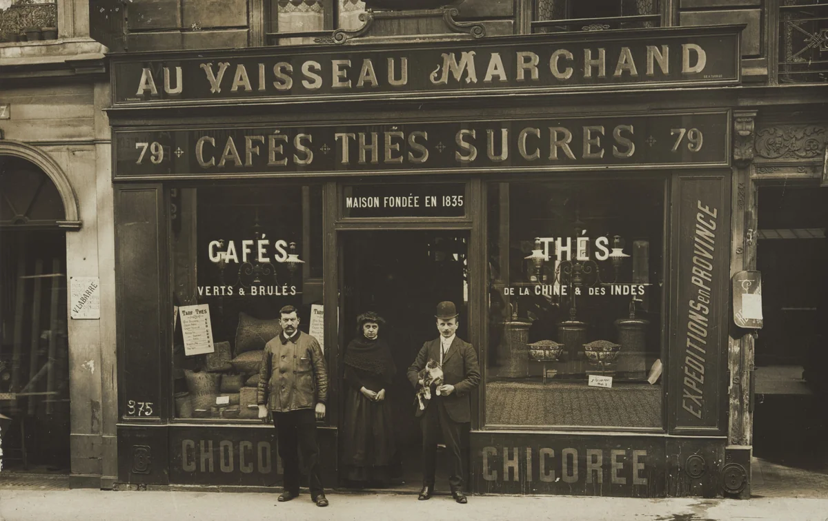 Au Vaisseau Marchand, Cafés verts & brulés, Thés de la Chine & des Indes, 79, rue Notre Dame de Nazareth, Paris by Unidentified Photographer, photograph, 1911