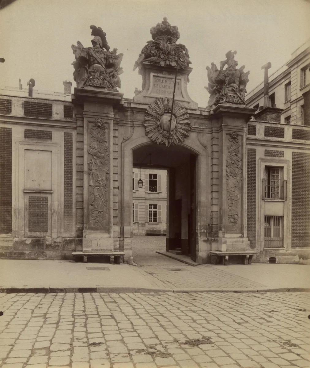 Versailles. Porte Rue Gambetta by Eugène Atget, photograph, 1902
