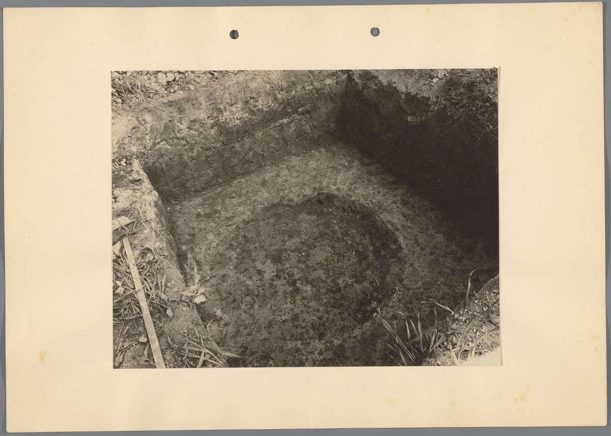 Kuil bij archeologische opgravingen in Hongarije by Albert Egges van Giffen, photograph, 1928