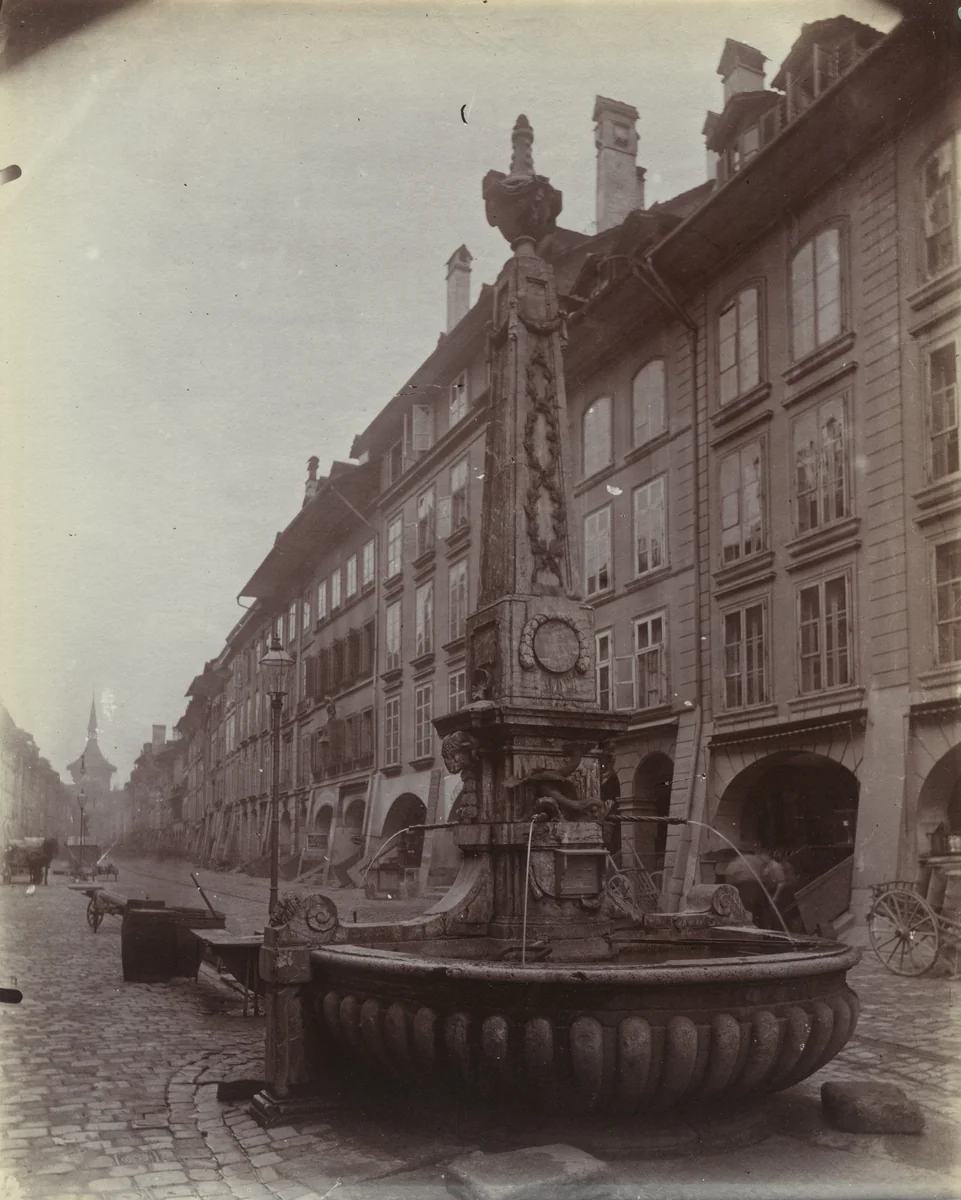 Berne (fontaine) by Eugène Atget, photograph, 1900