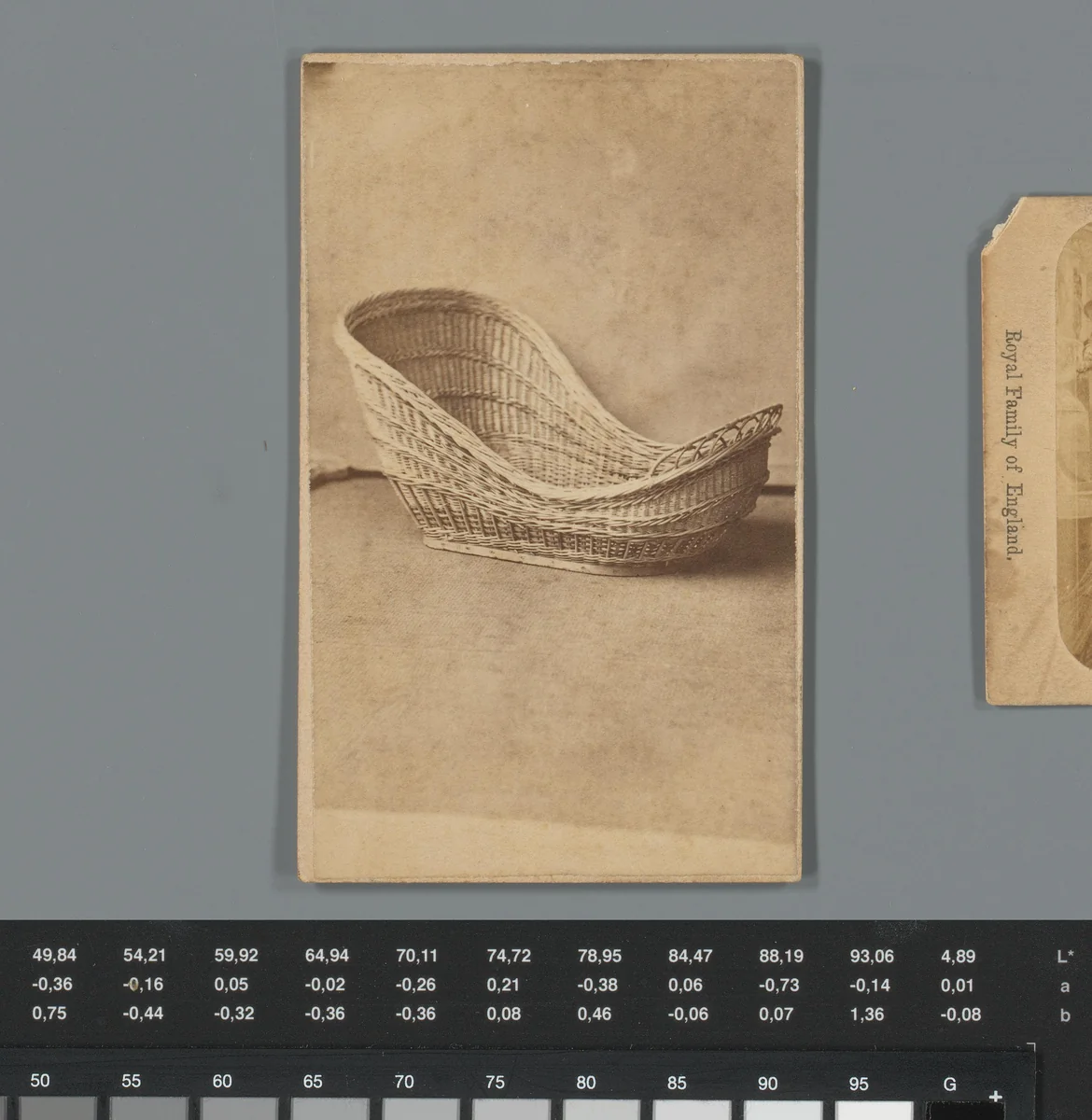 Reclame voor een mand voor een slee van Geo. Voltz's Willow & Rattan Ware, Philadelphia by anonymous, photograph, 1850-1915